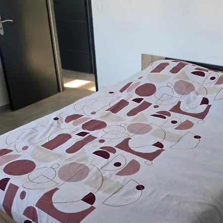 A D'aude Proche Narbonne Avec 2 Chambres, 6 Couchages, Lit Bebe Jardin Et Parking * Cuxac-dʼAude