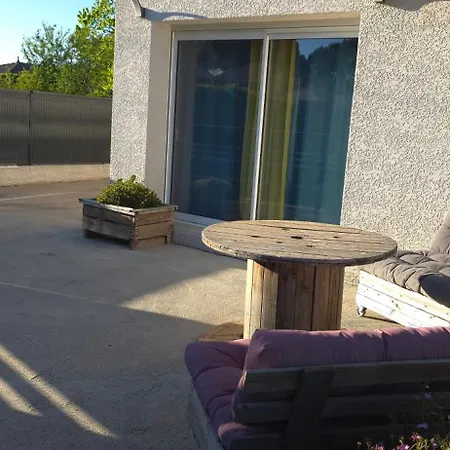 A D'aude Proche Narbonne Avec 2 Chambres, 6 Couchages, Lit Bebe Jardin Et Parking *